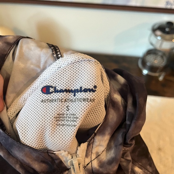 Champion jacket size small - Picture 5 of 5